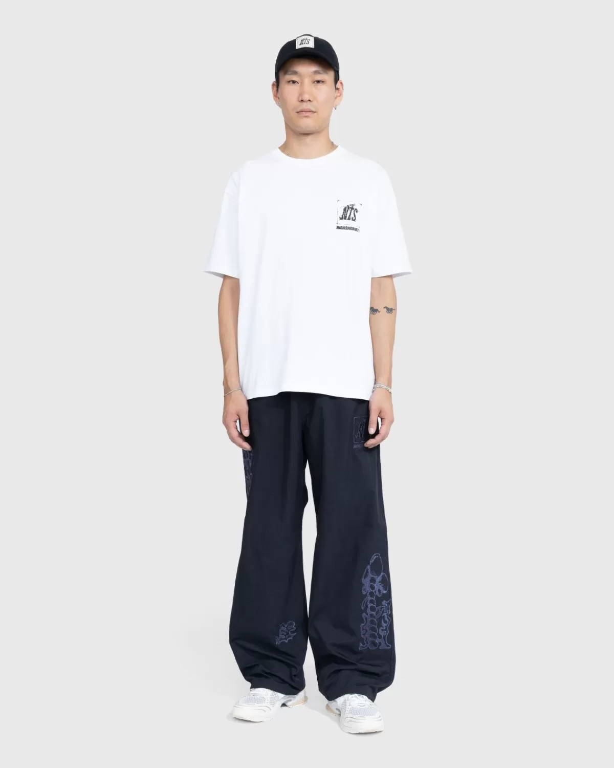 nts_x_highsnobiety_apple_tshirt_wit_7.webp NTS X Highsnobiety Apple T-Shirt Wit Outlet
