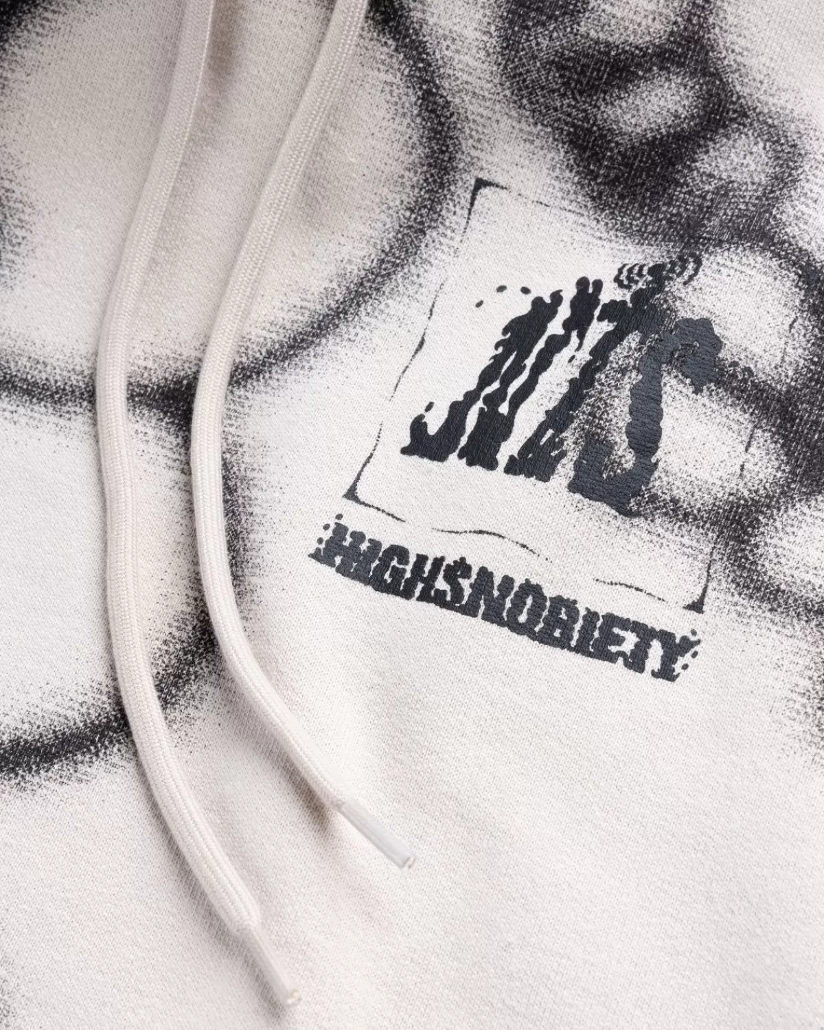 nts_x_highsnobiety_fleece_bloemenhoodie_ivoorzwart_1.webp NTS X Highsnobiety Fleece Bloemenhoodie Ivoor/Zwart Store