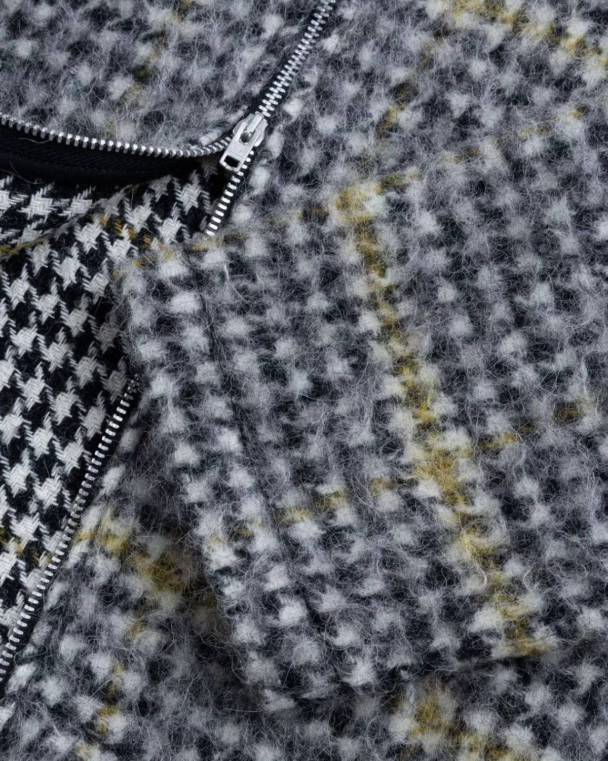 onze_erfenis__gekrompen_poloshirt_met_volledige_ritssluiting_prenzlauer_houndstooth_5.webp Gebreide Kleding^Our Legacy Onze Erfenis - Gekrompen Poloshirt Met Volledige Ritssluiting Prenzlauer Houndstooth