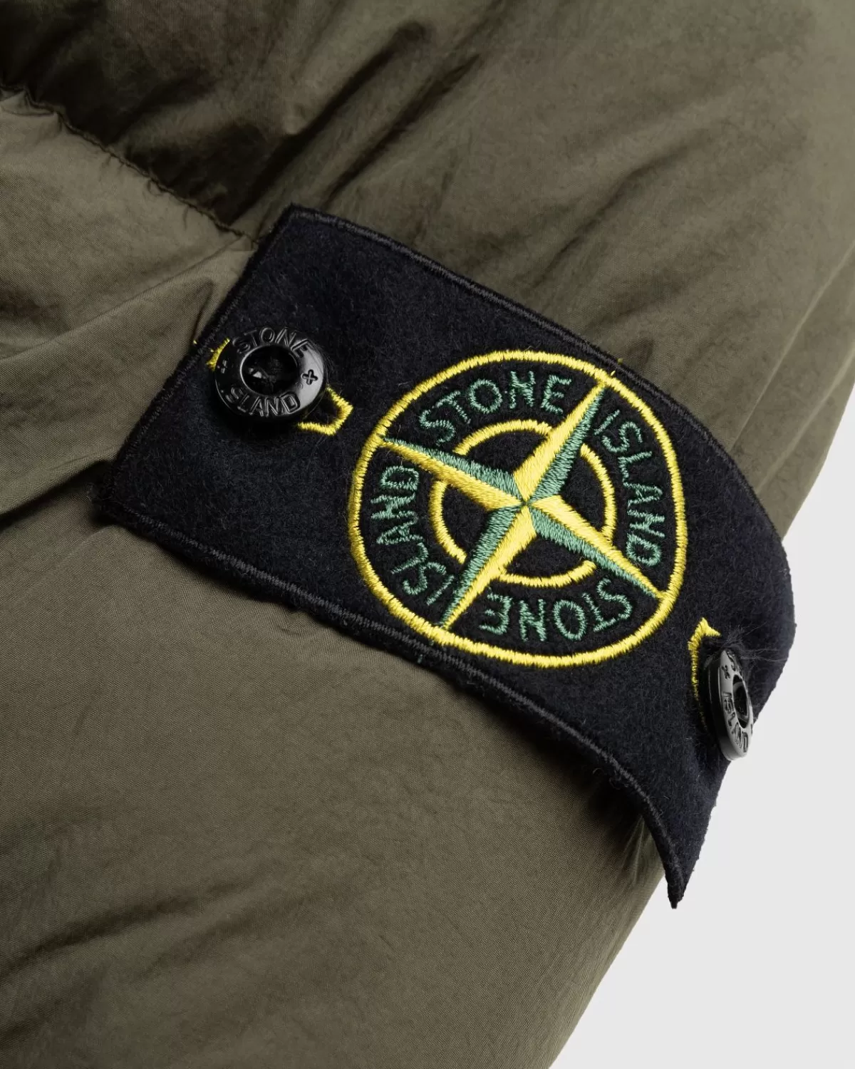 stone_island__donsjack_van_gerecycled_nylon_olijfgroen_3.webp Bovenkleding^Stone Island - Donsjack Van Gerecycled Nylon, Olijfgroen
