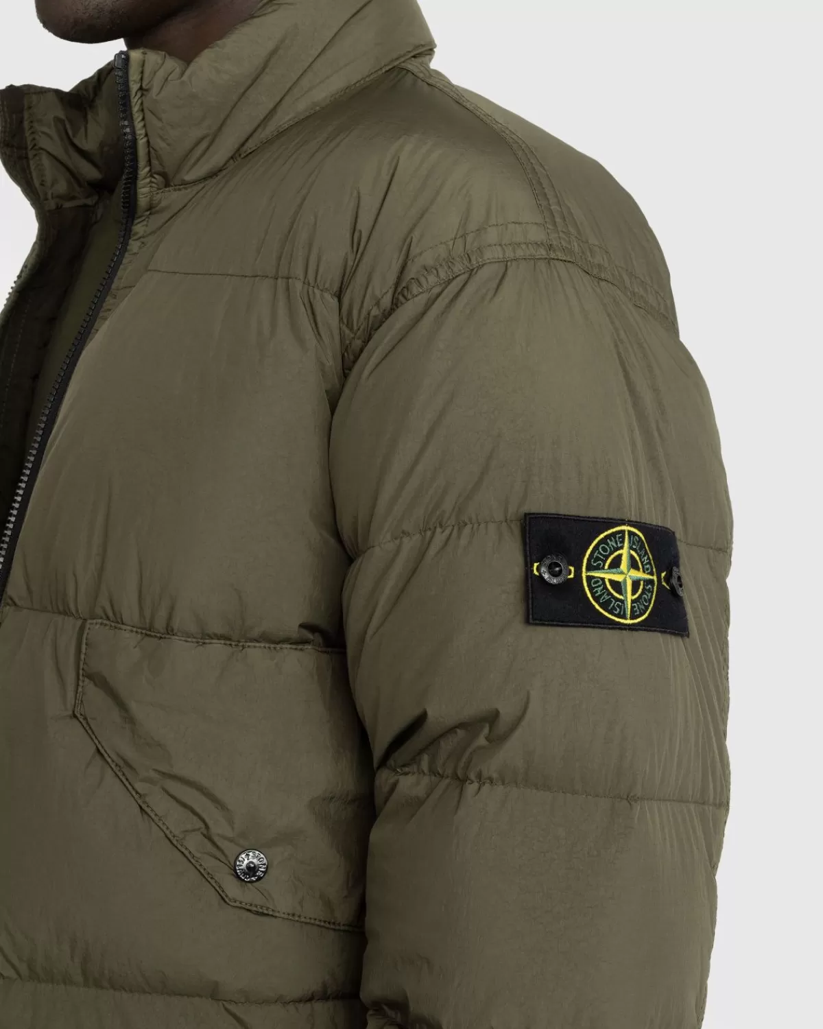 stone_island__donsjack_van_gerecycled_nylon_olijfgroen_6.webp Bovenkleding^Stone Island - Donsjack Van Gerecycled Nylon, Olijfgroen