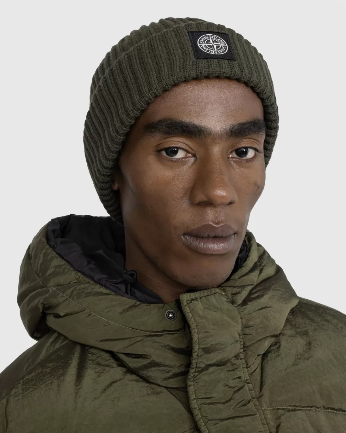 stone_island_geribbelde_wollen_muts_olijfgroen_3.webp Stone Island Geribbelde Wollen Muts Olijfgroen Clearance