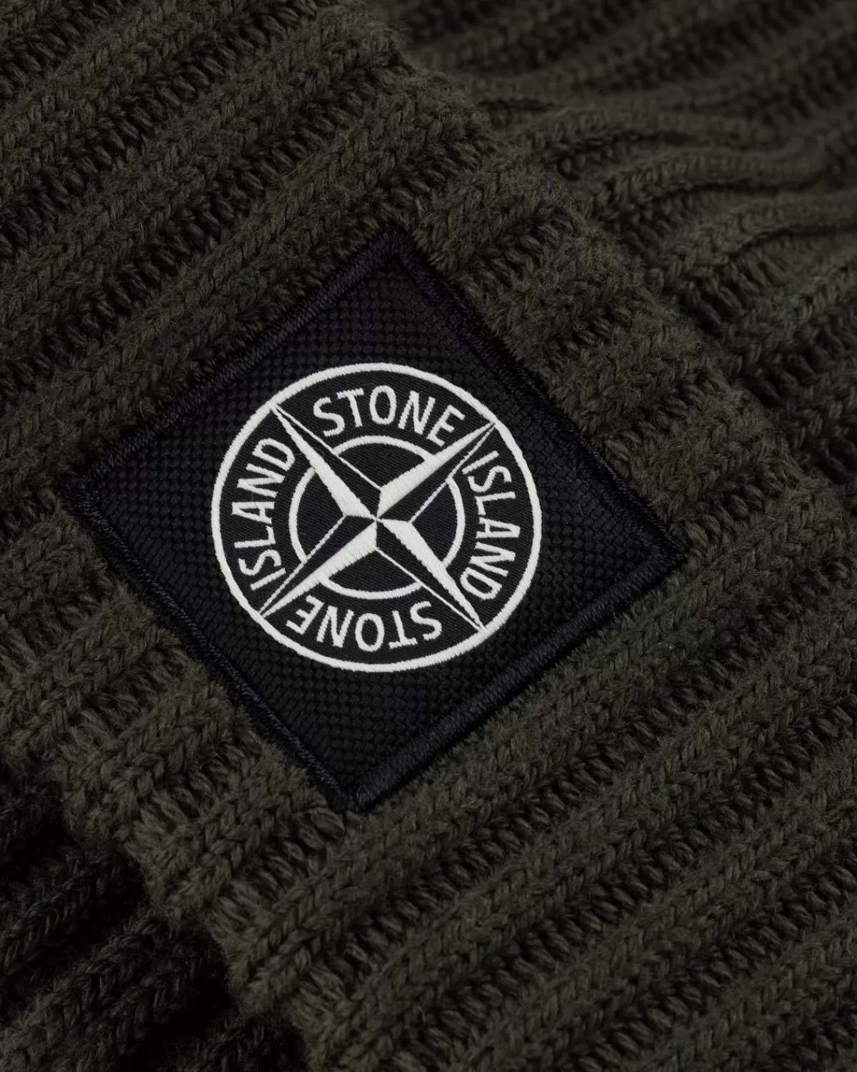 stone_island_geribbelde_wollen_muts_olijfgroen_4.webp Stone Island Geribbelde Wollen Muts Olijfgroen Clearance