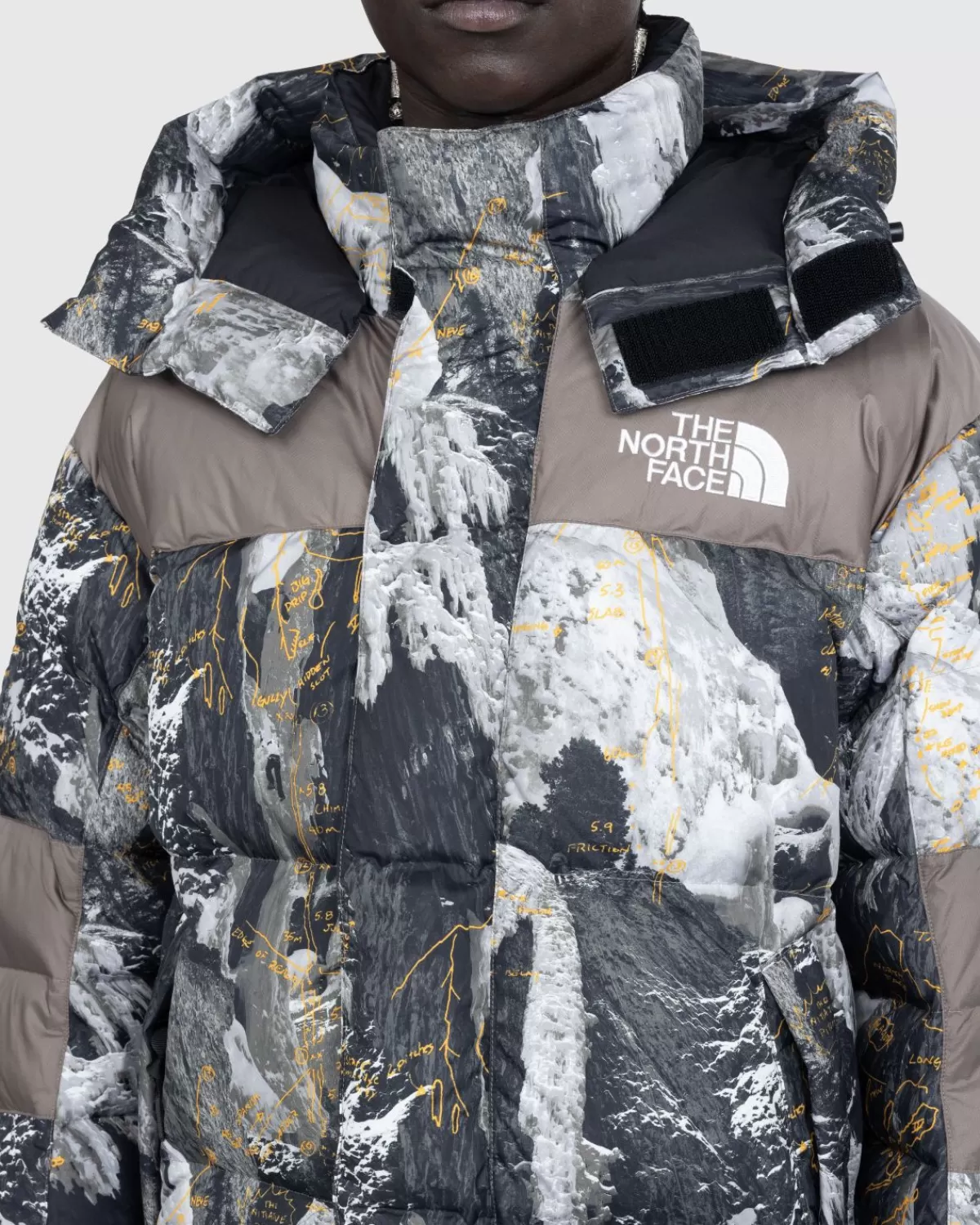 Bovenkleding^The North Face Hmlyn Baltoro Jack Falcon Brown Conrads Notes-Print