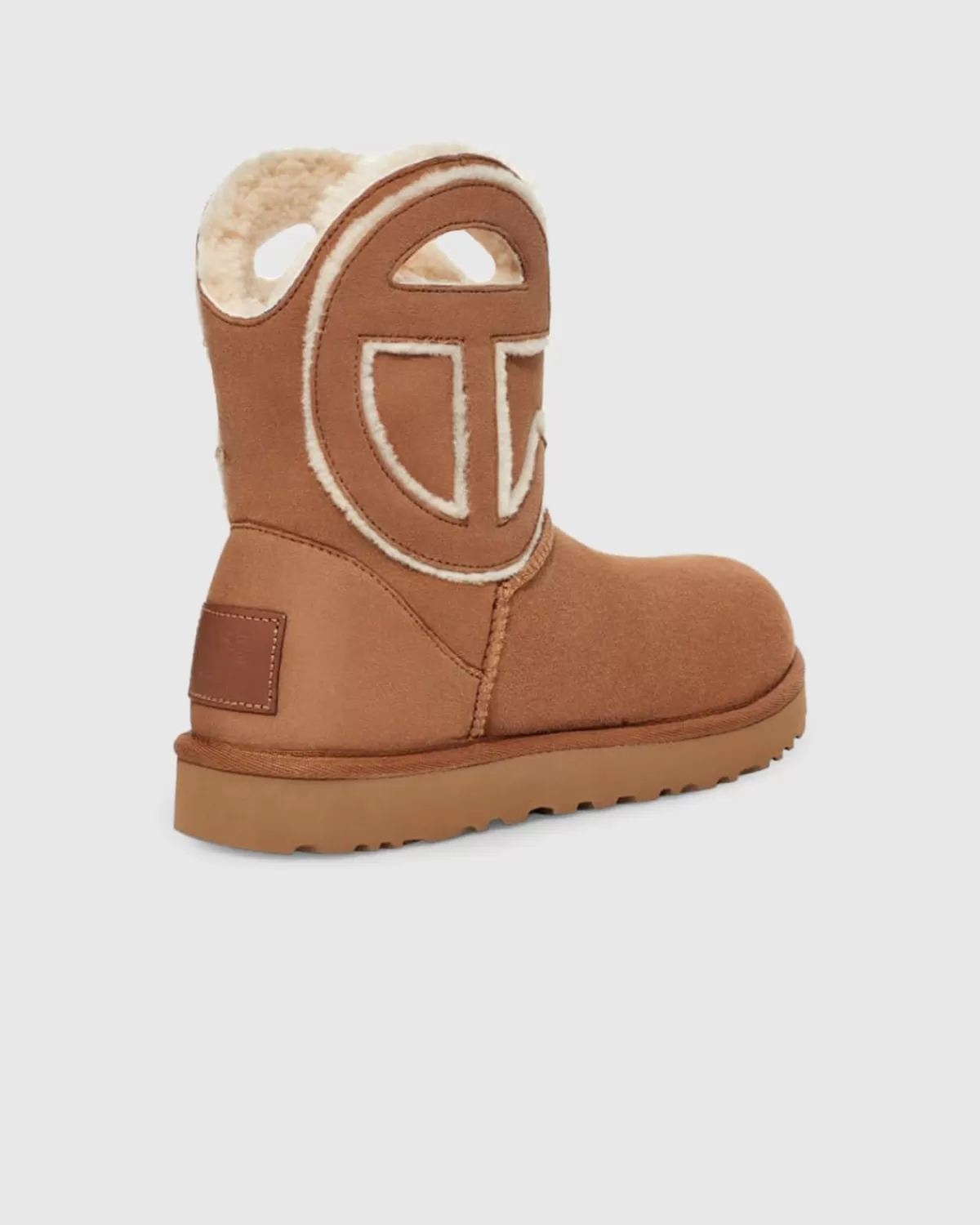 ugg_x_telfar_logo_minilaars_kastanje_1.webp Ugg X Telfar Logo Minilaars Kastanje Cheap