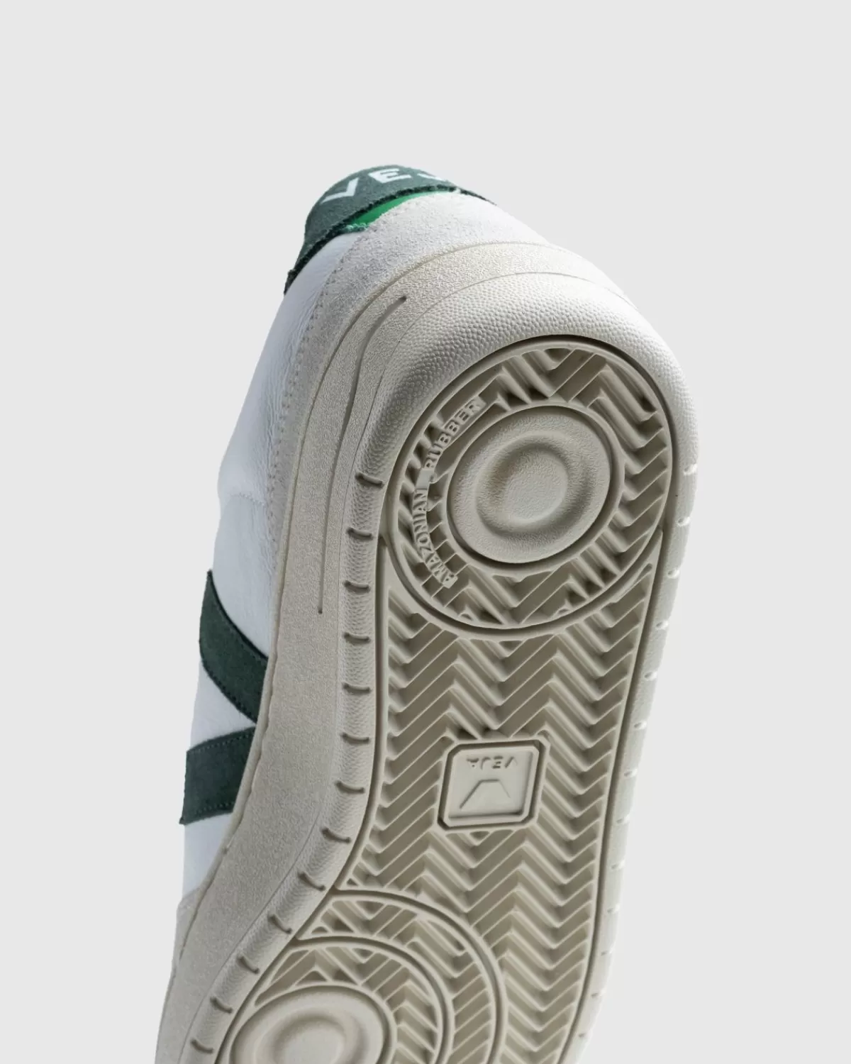 veja_v90_extra_wit_3.webp VEJA V-90 Extra Wit Sale