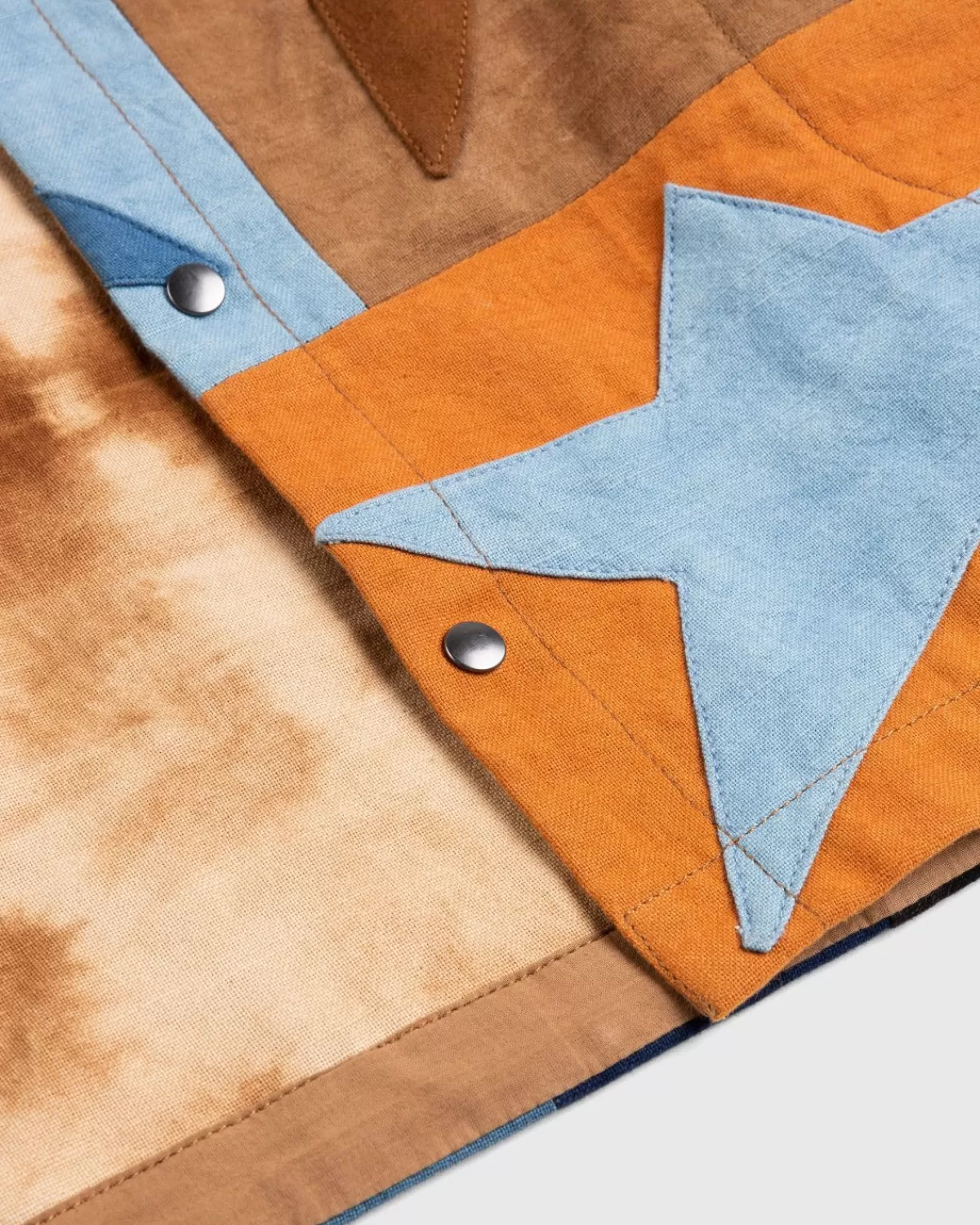 verhaal_mfg_worfjasje_star_scraps_patchwork_5.webp Bovenkleding^Story mfg. Verhaal Mfg. Worfjasje Star Scraps Patchwork